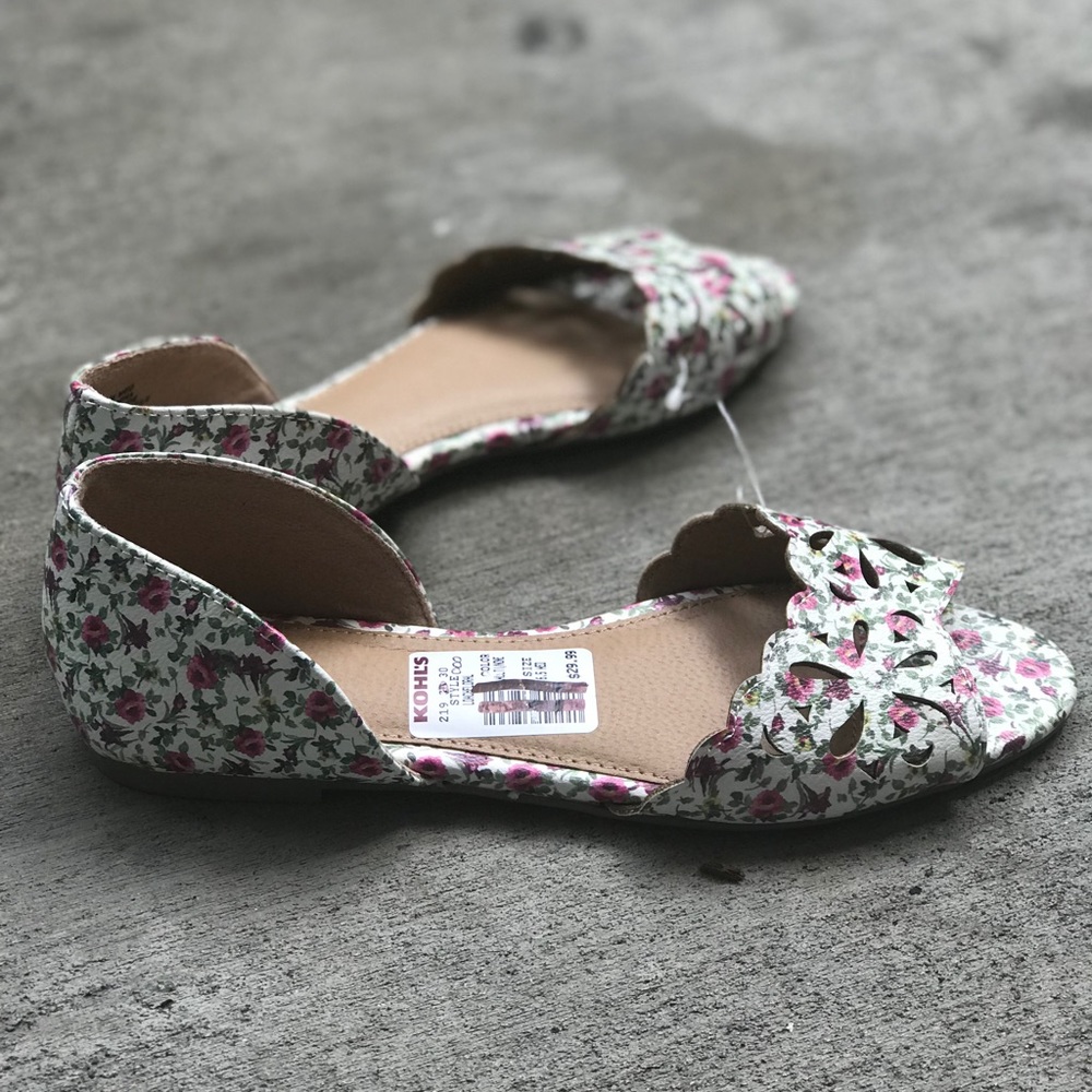 Cute floral slip on flats